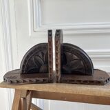 Paire de serre-livres bois sculpté
