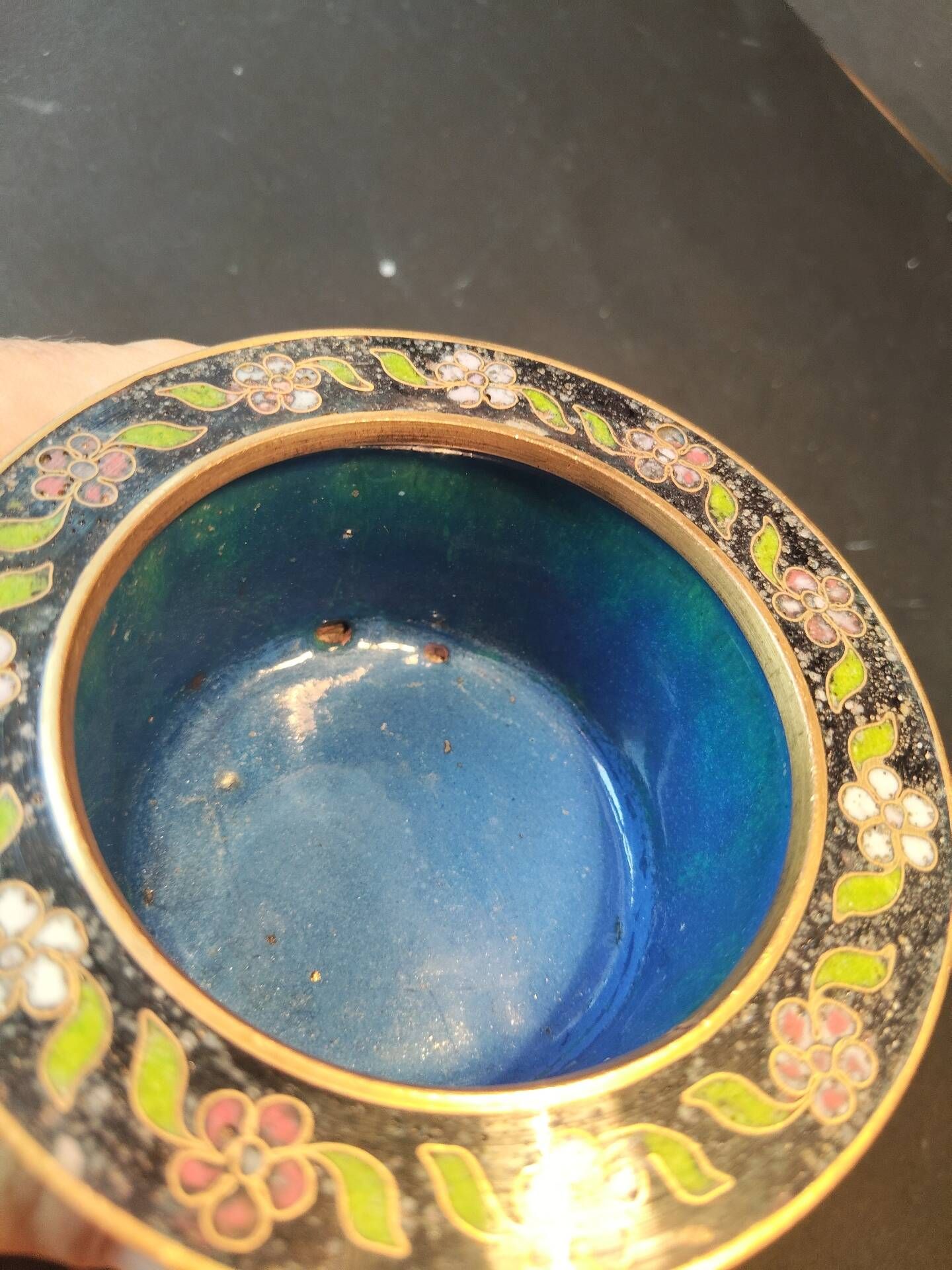 Vintage Chinese bowl in cloisonné enamel on four feet
