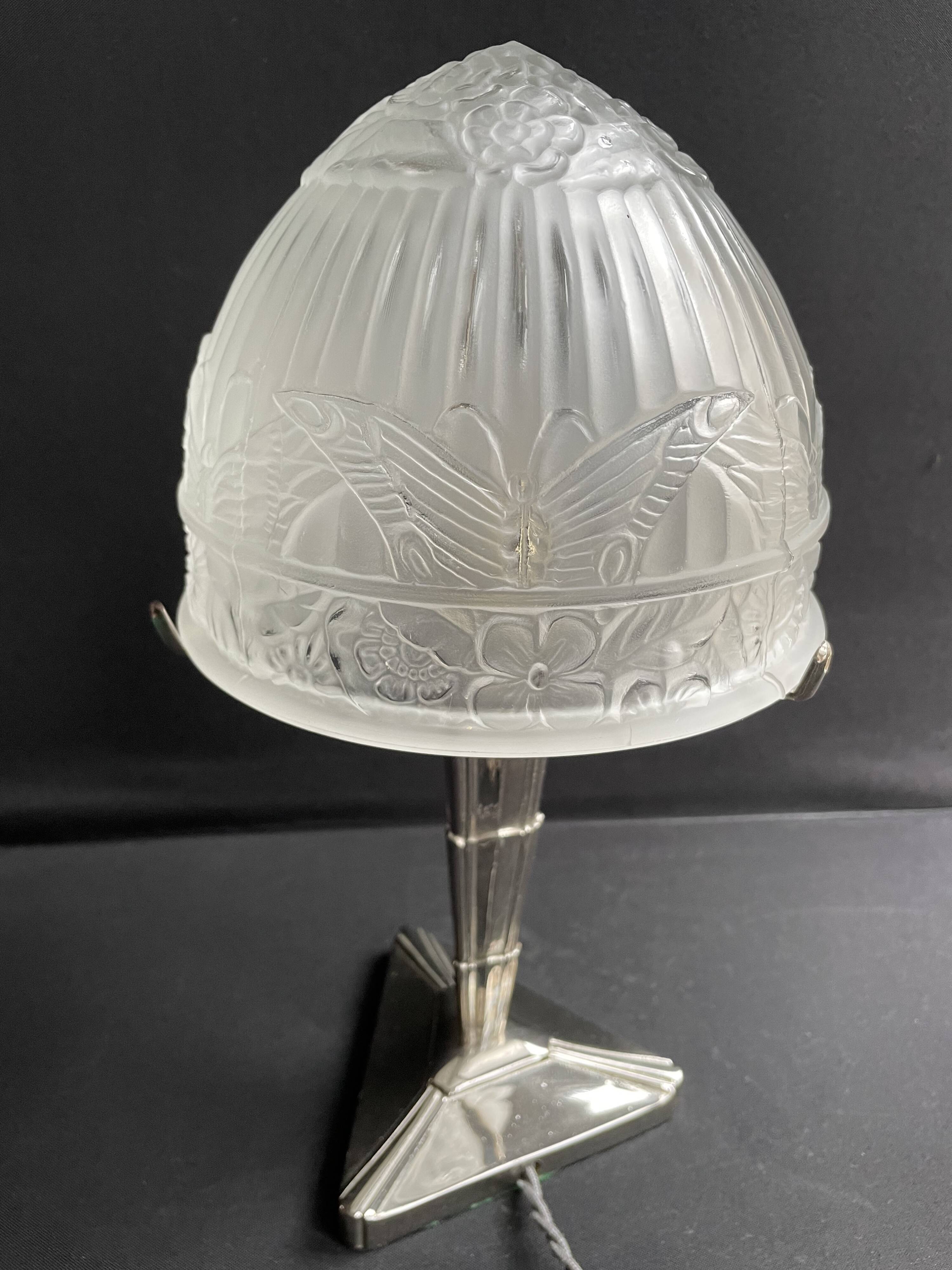 Art Deco table lamp – Chromed metal and molded pressed glass – Attributed to Création Tief