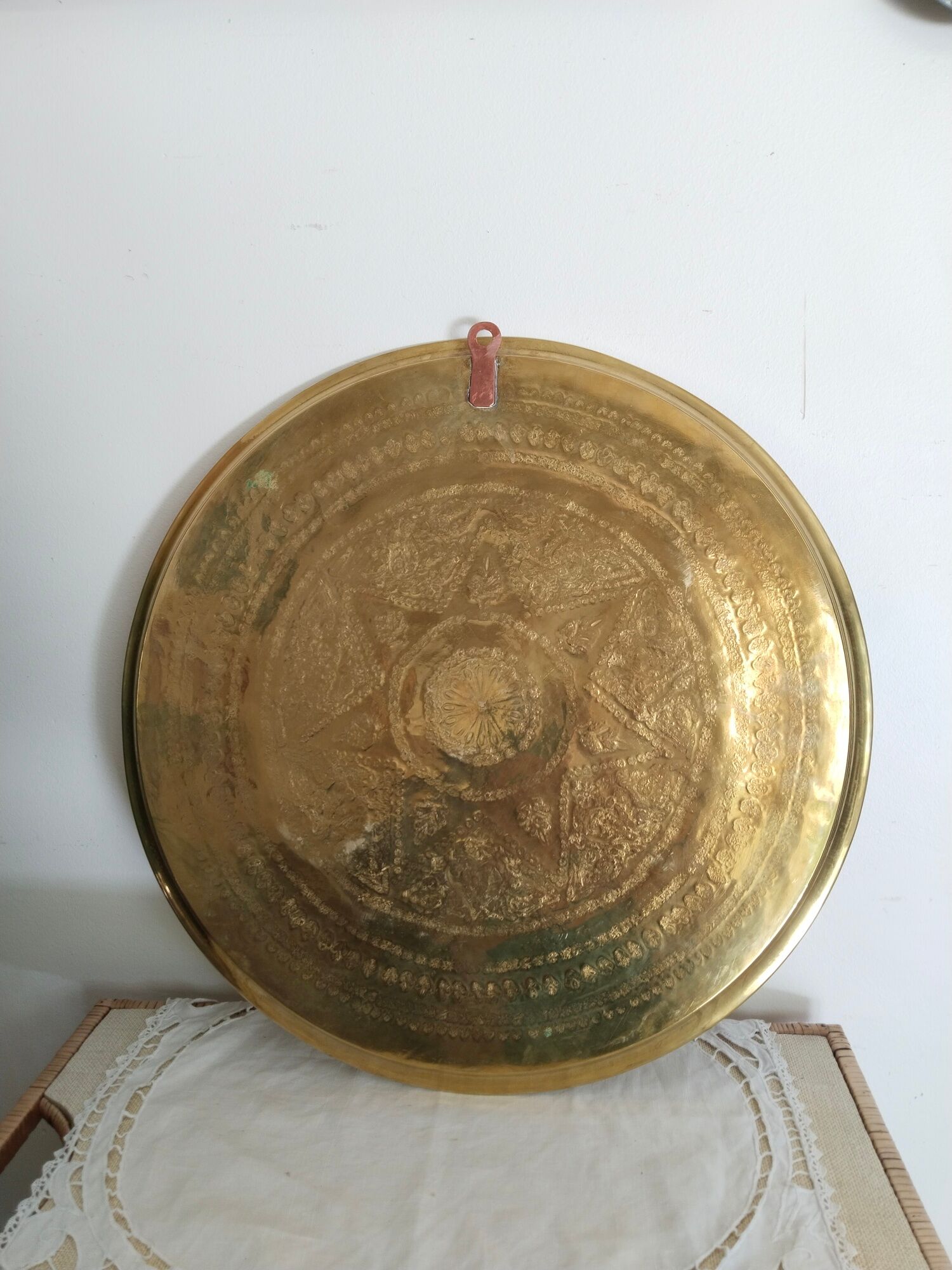 Round tray in old hammered copper, Moroccan, antique