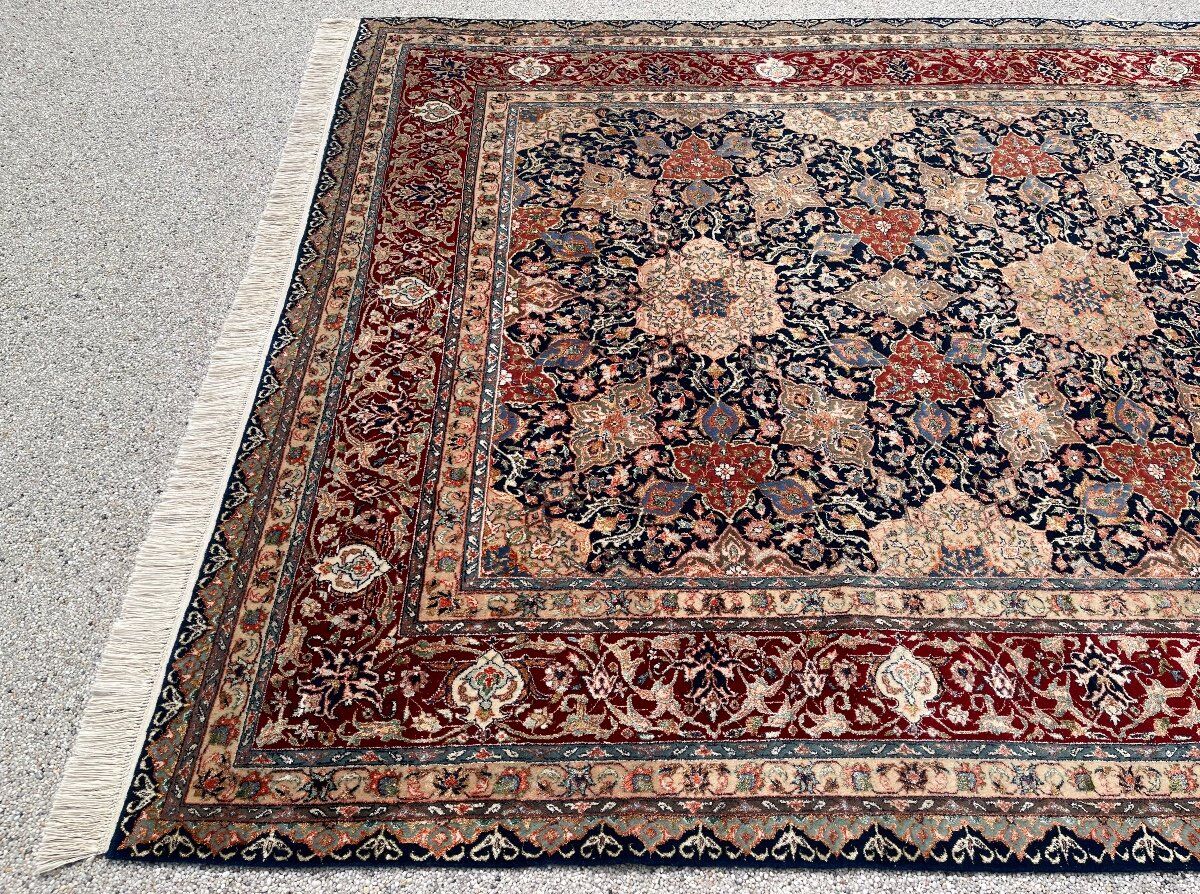 Persian rug, isfahan in wool and silk
