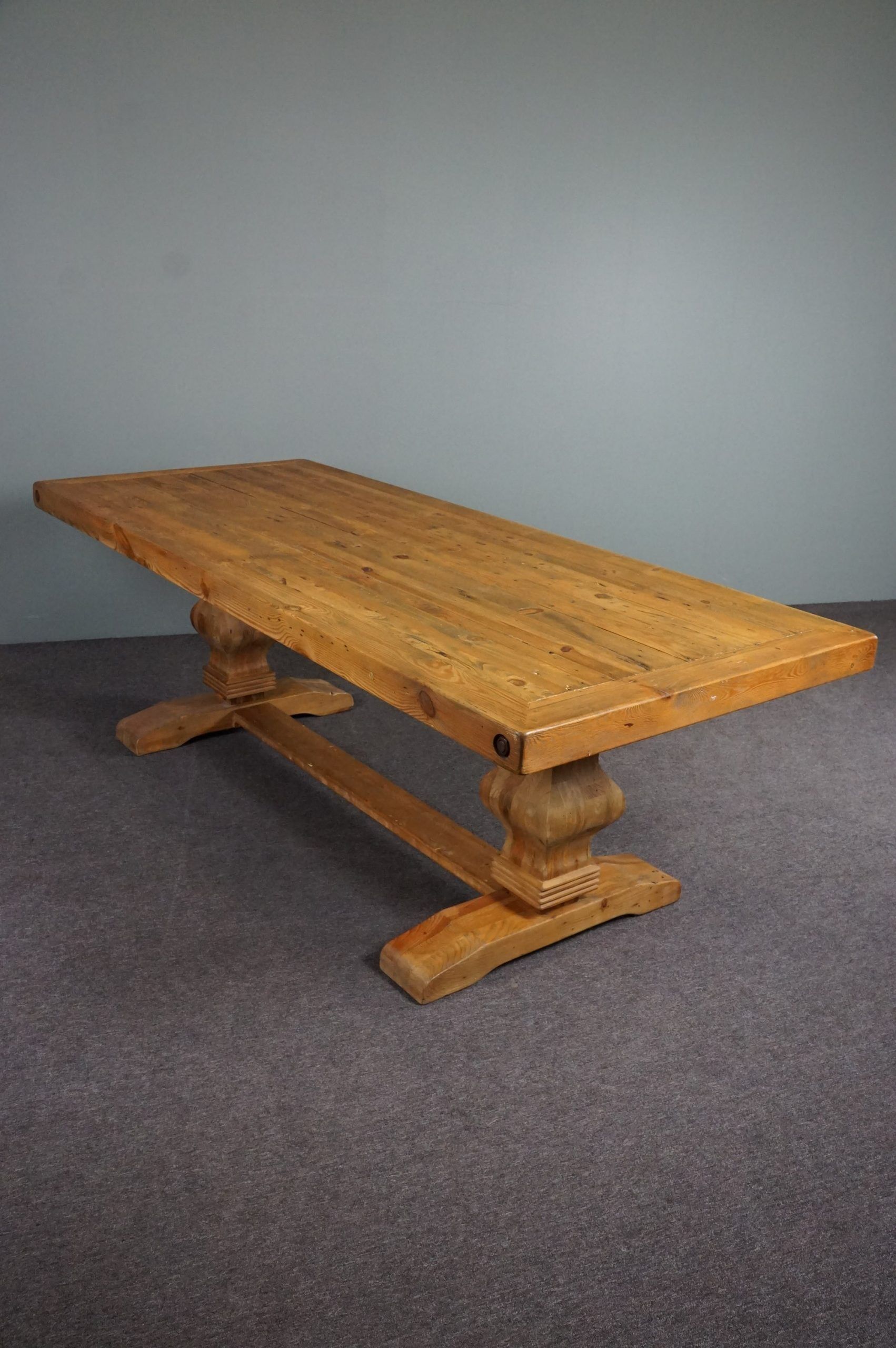 Robust speaking monastery table