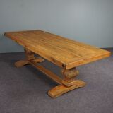 Robust speaking monastery table