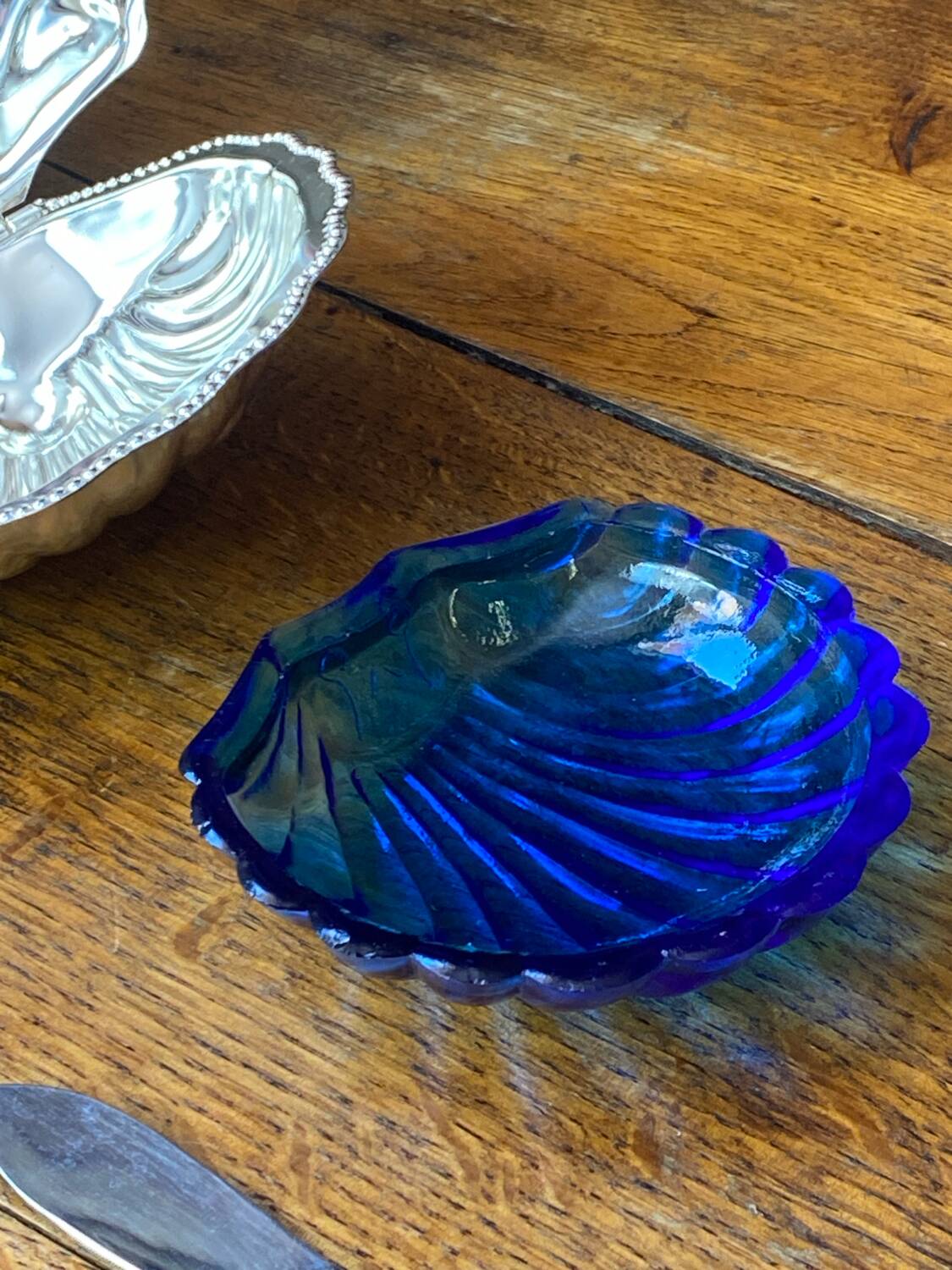 Beurrier coquille avec couteau, plaqué argent, Queen