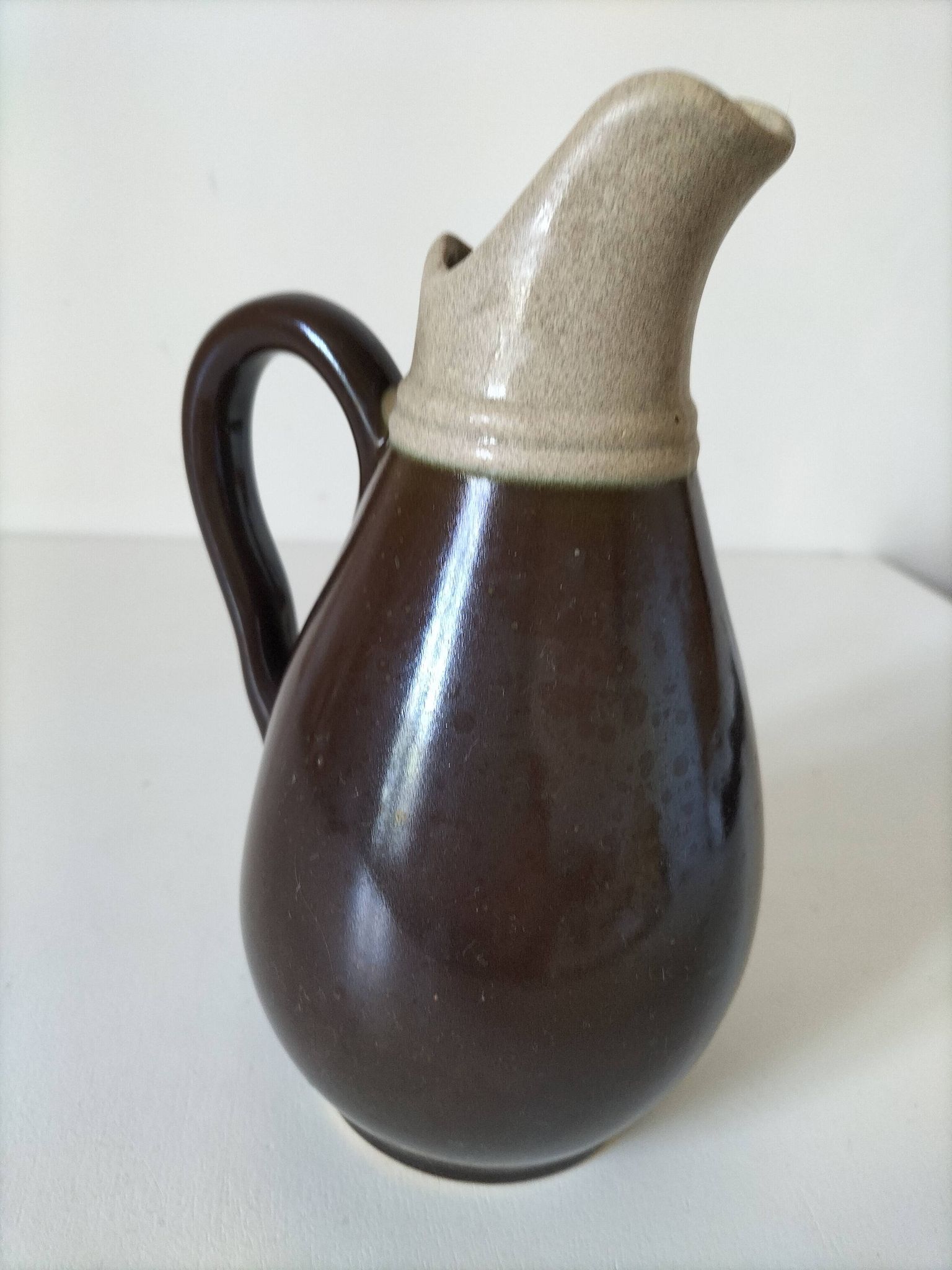 Two-tone stoneware jug model 424