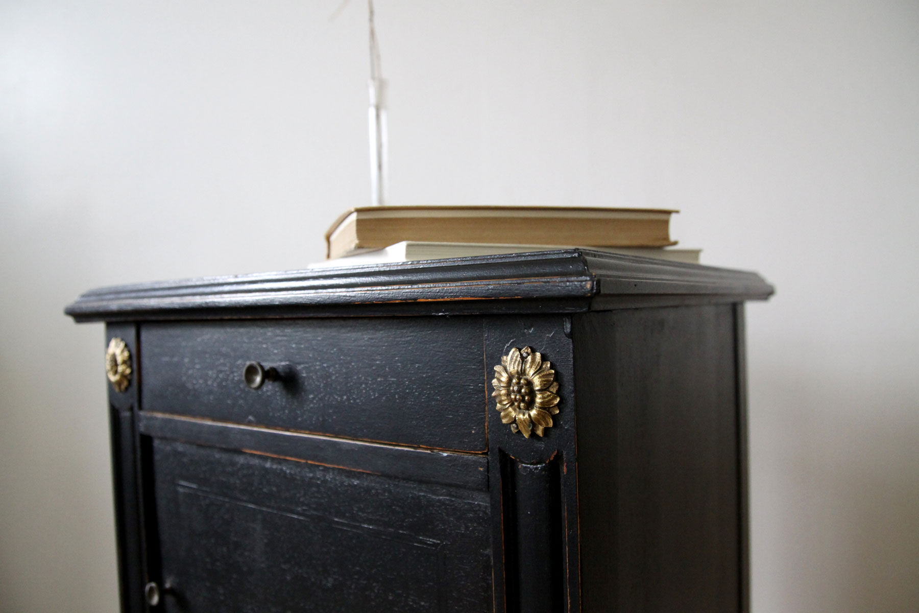 Black bedside Henri II