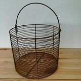 Round basket in vintage mesh metal