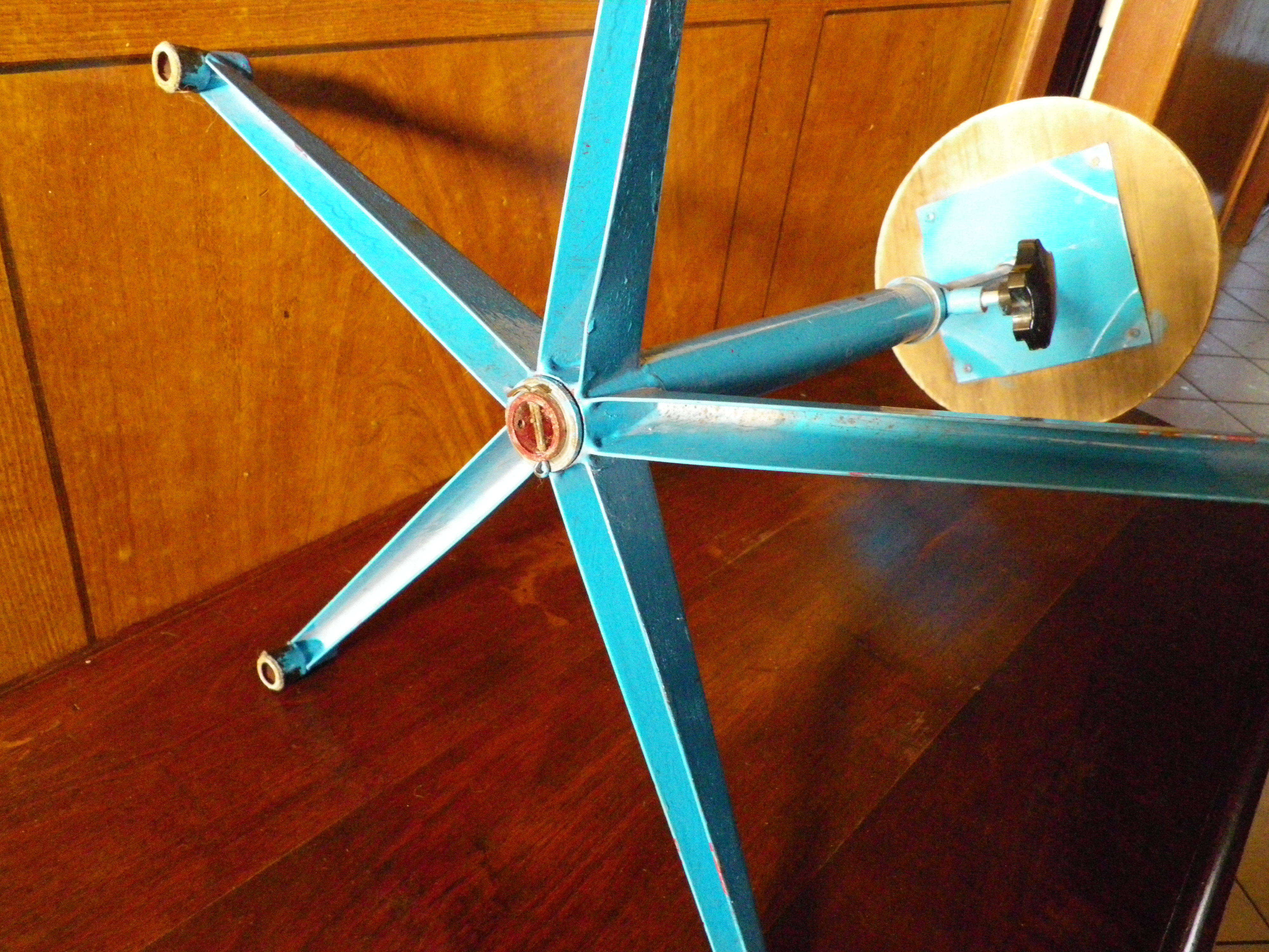 Tabouret ancien industriel réglable acier et bois année 1970
