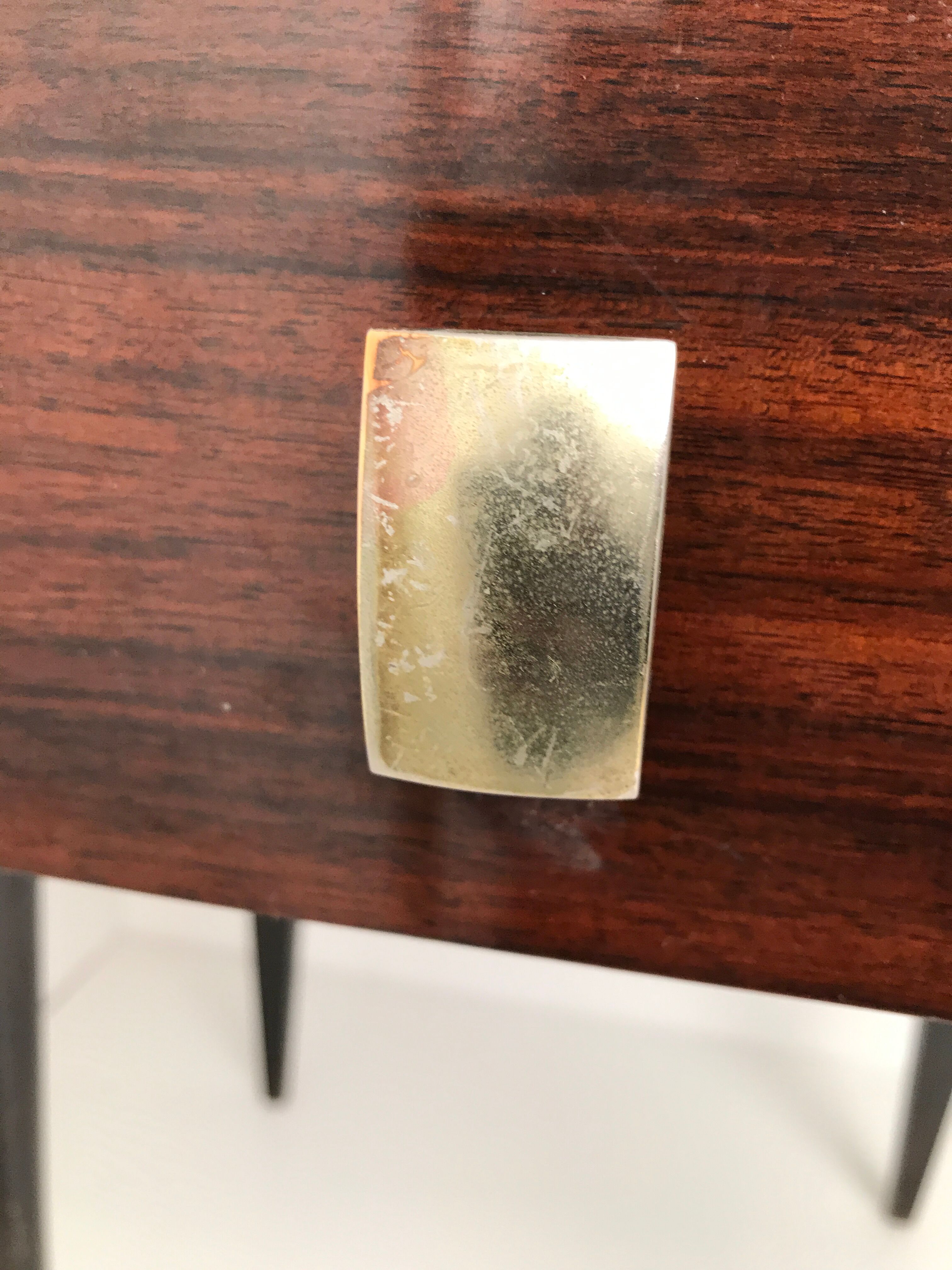 Chevet années 50-60 vintage en formica vernis laqué et pieds compas
