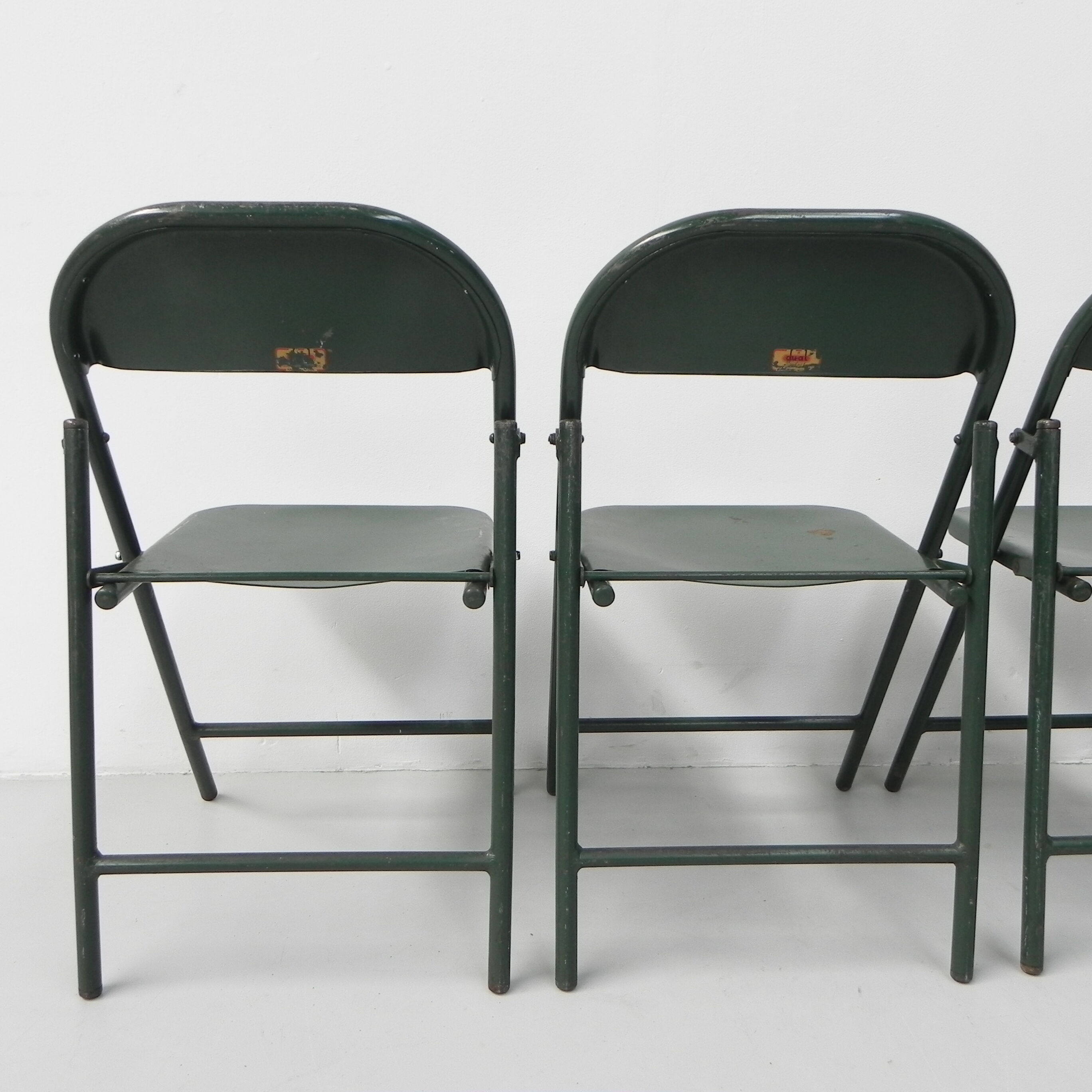 https://tiltvintagedesign.com/gb/furniture/3926-set-of-4-industrial-steel-folding-chairs-du-al-dare-