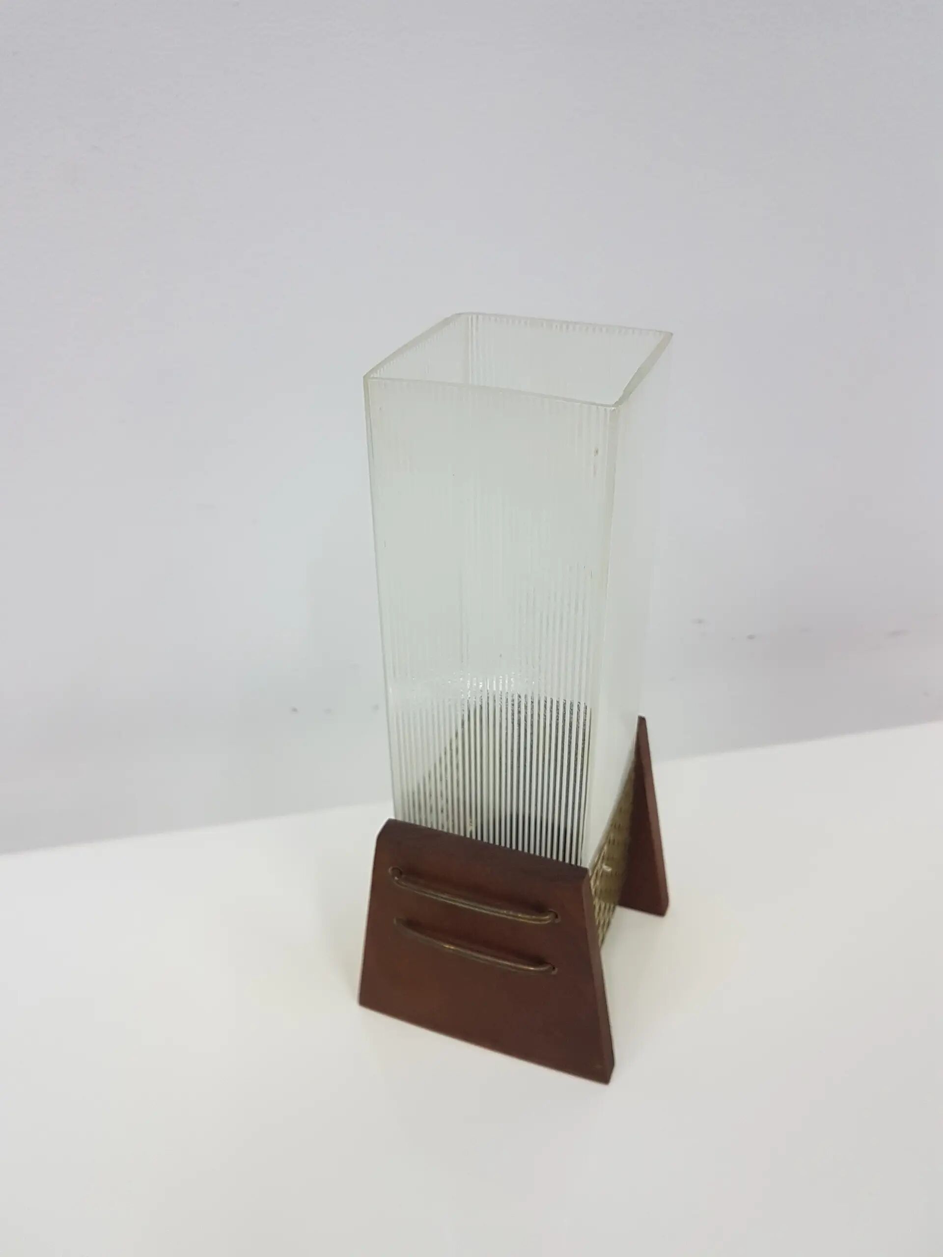 Support de bougie, teck brun, verre clair, Danemark, années 1960.