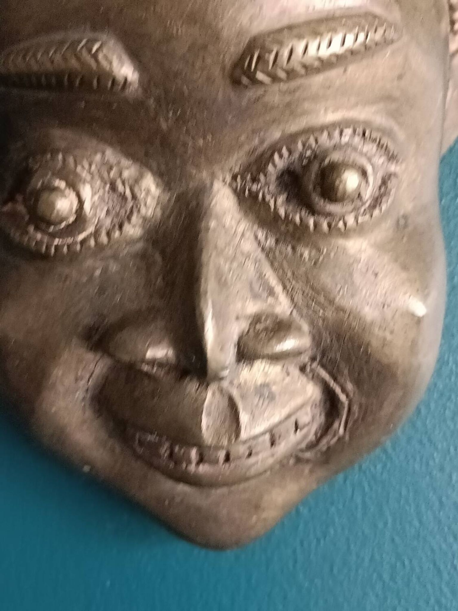Masque africain vintage en bronze