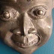 Masque africain vintage en bronze