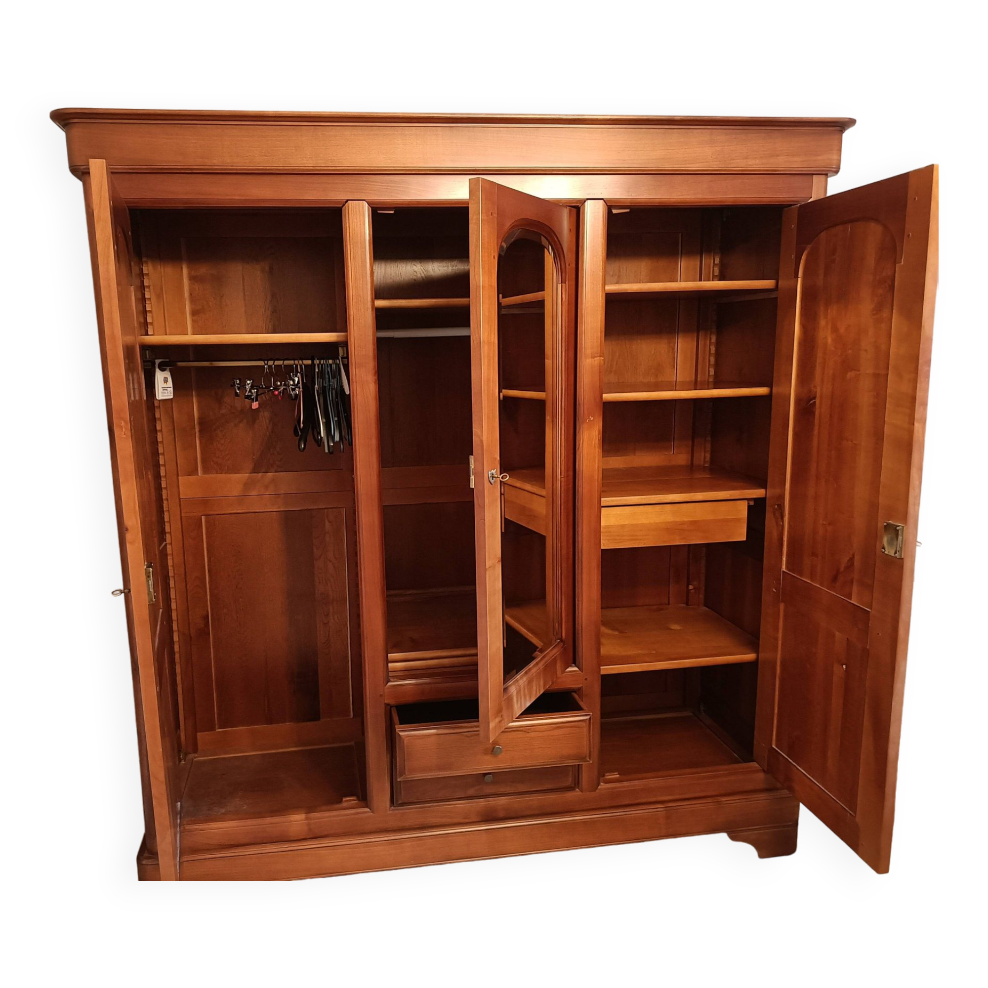 Magnificent wardrobe in solid cherry and oak with 3 doors, beveled glass, two visible drawers