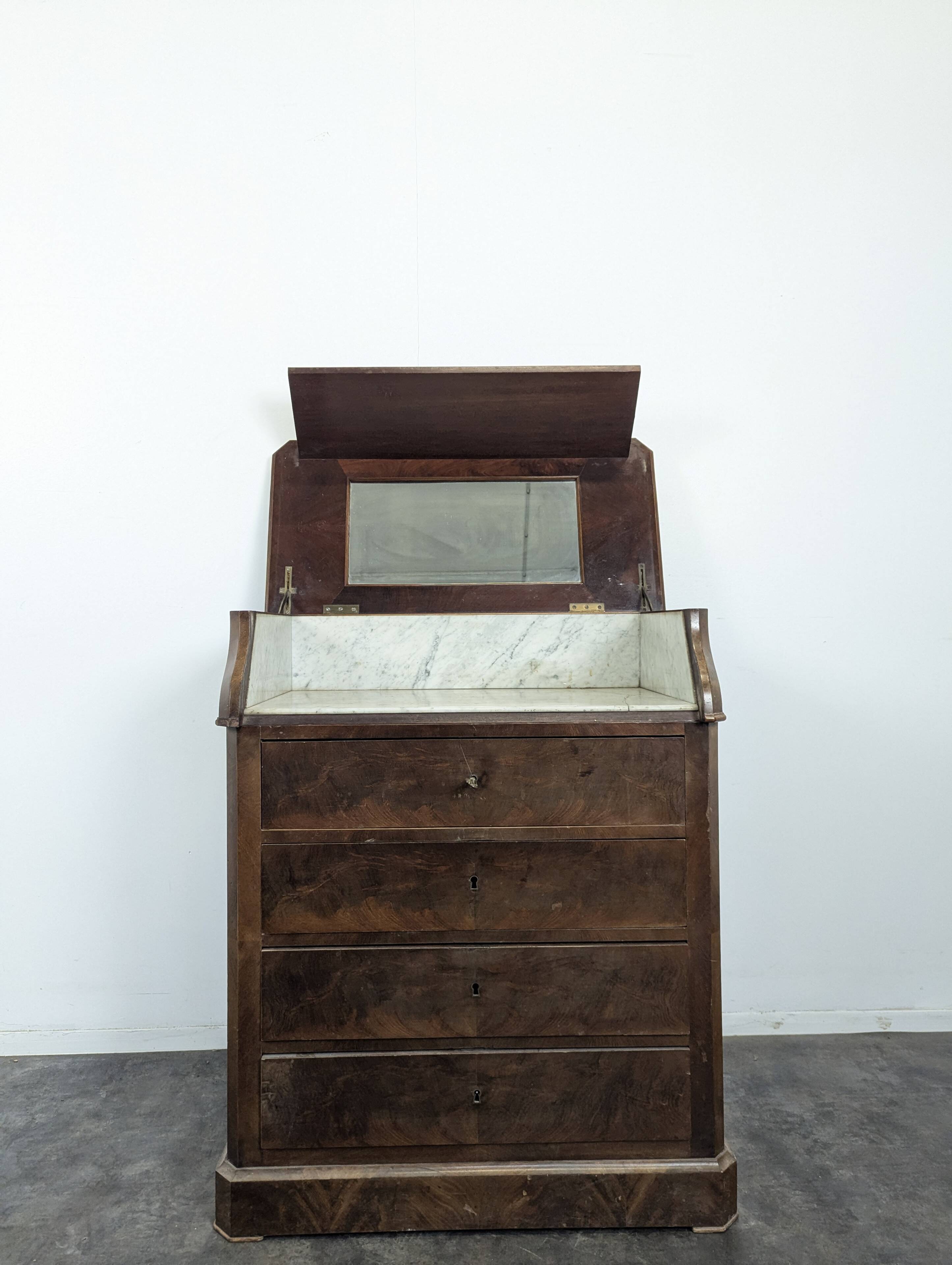 Flamed mahogany dressing table