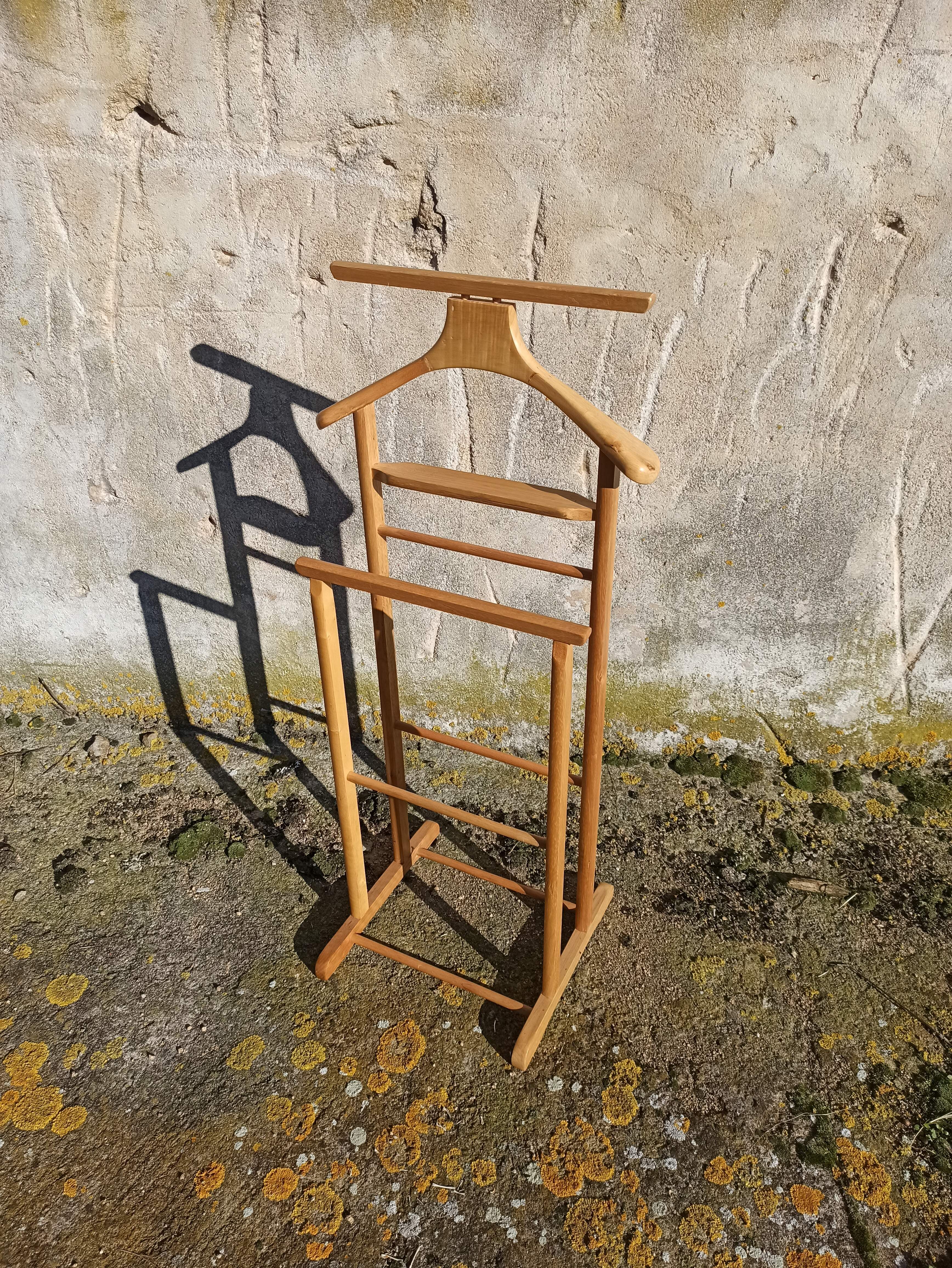 Valet 2 bedrooms wooden coat rack