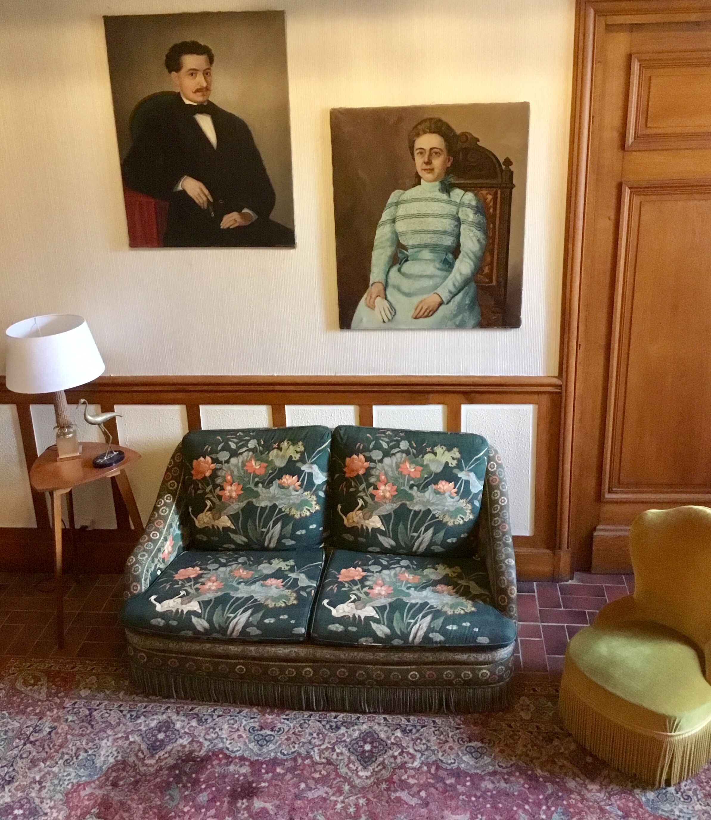 Vintage 2-seater sofa