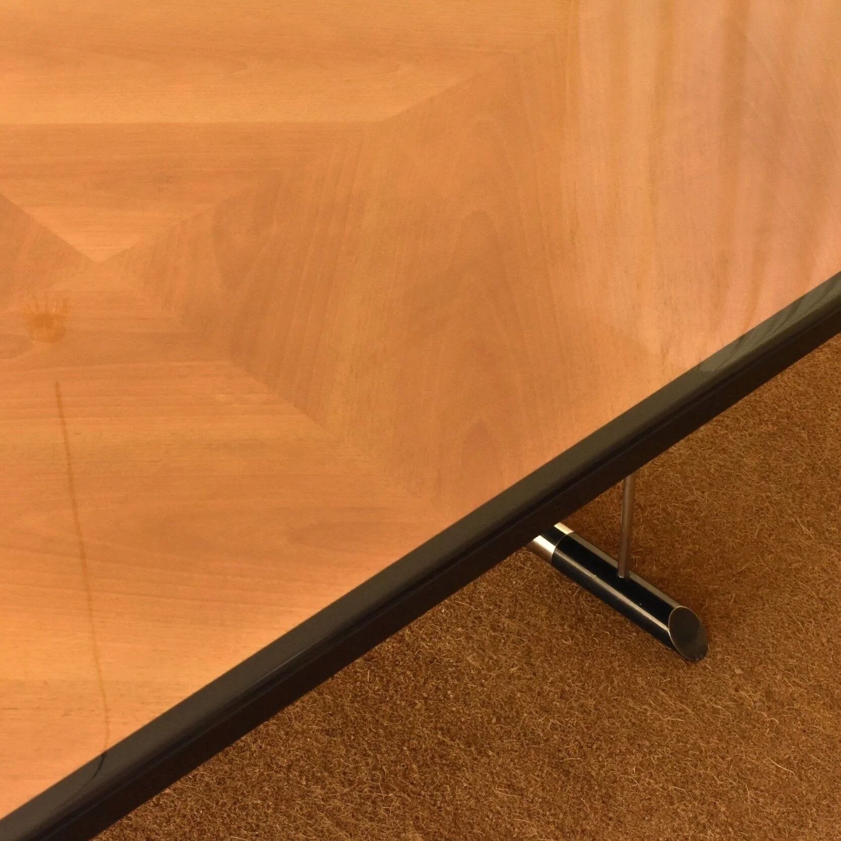 Simon Gavina dining table