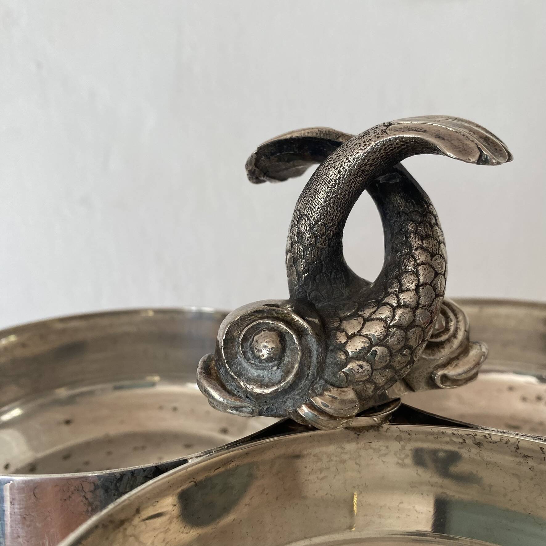 Plat serviteur argenté poissons