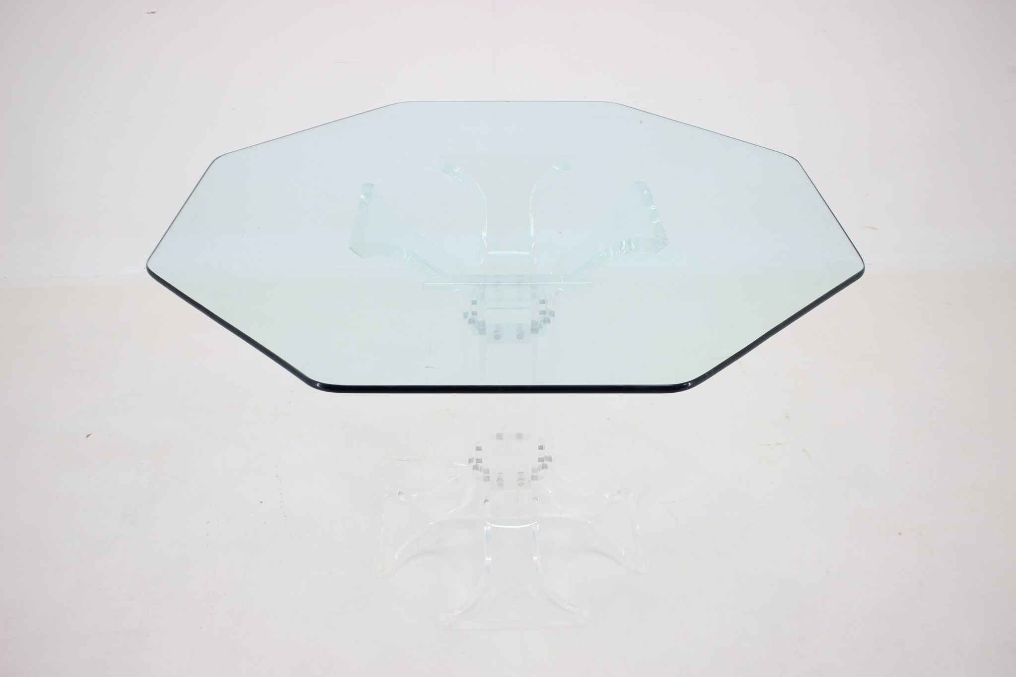 Table à manger lucite des années 1970 avec plateau en verre