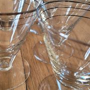 5 stemmed glasses