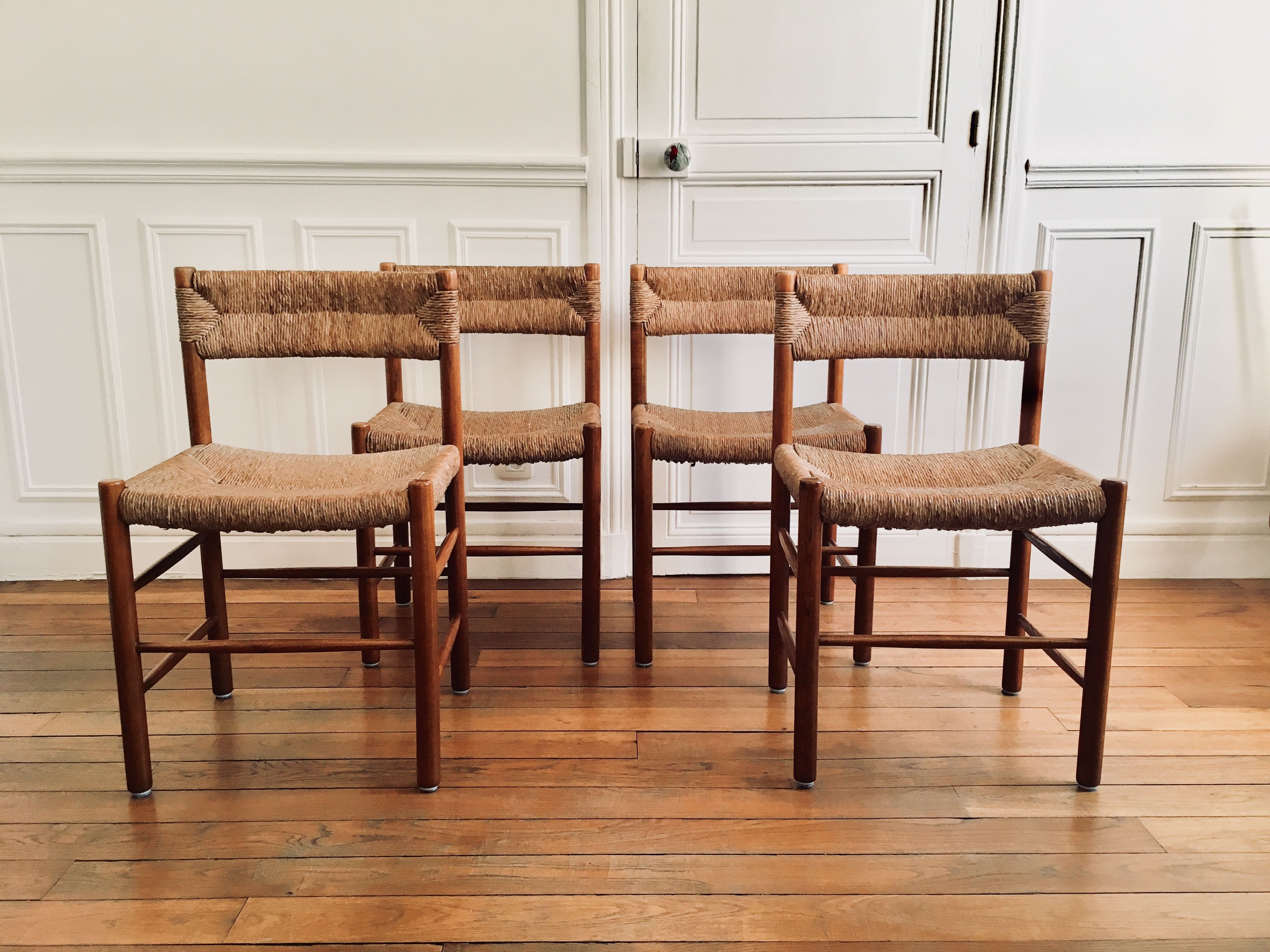 Chaises modèle Dordogne édité par Sentou