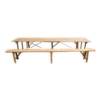 Table pliante et ses deux bancs en bois