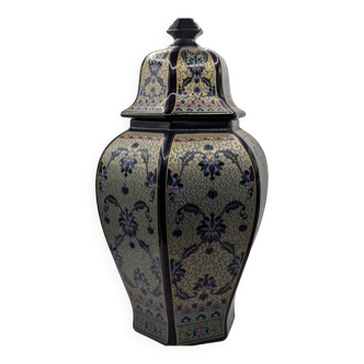 Vase balustre couvert décor émaillé pivoines d'inspiration chinoise