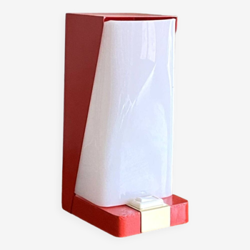 Lampe de table en métal peint rouge et plexiglas blanc années 60 vintage LAMP-7149