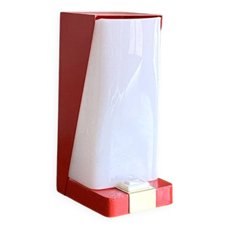 Lampe de table en métal peint rouge et plexiglas blanc années 60 vintage LAMP-7149