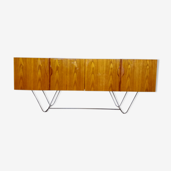 Scandinavian row teak feet metal