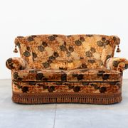 Living room composed of a 3-seater sofa and 2 armchairs, baroque style from the 1970s.