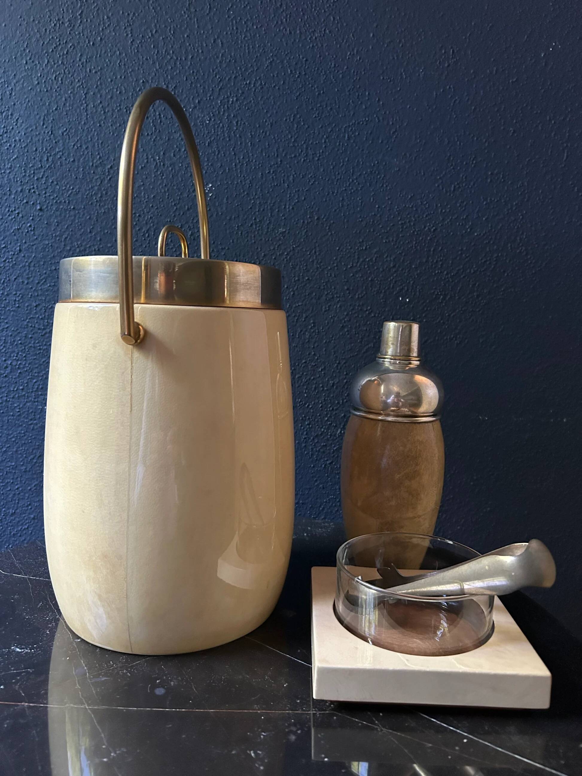 Ensemble de bar Aldo Tura 3 pièces avec seau à glace, shaker, pince à sucre et bol de service, Italie, années 1970
