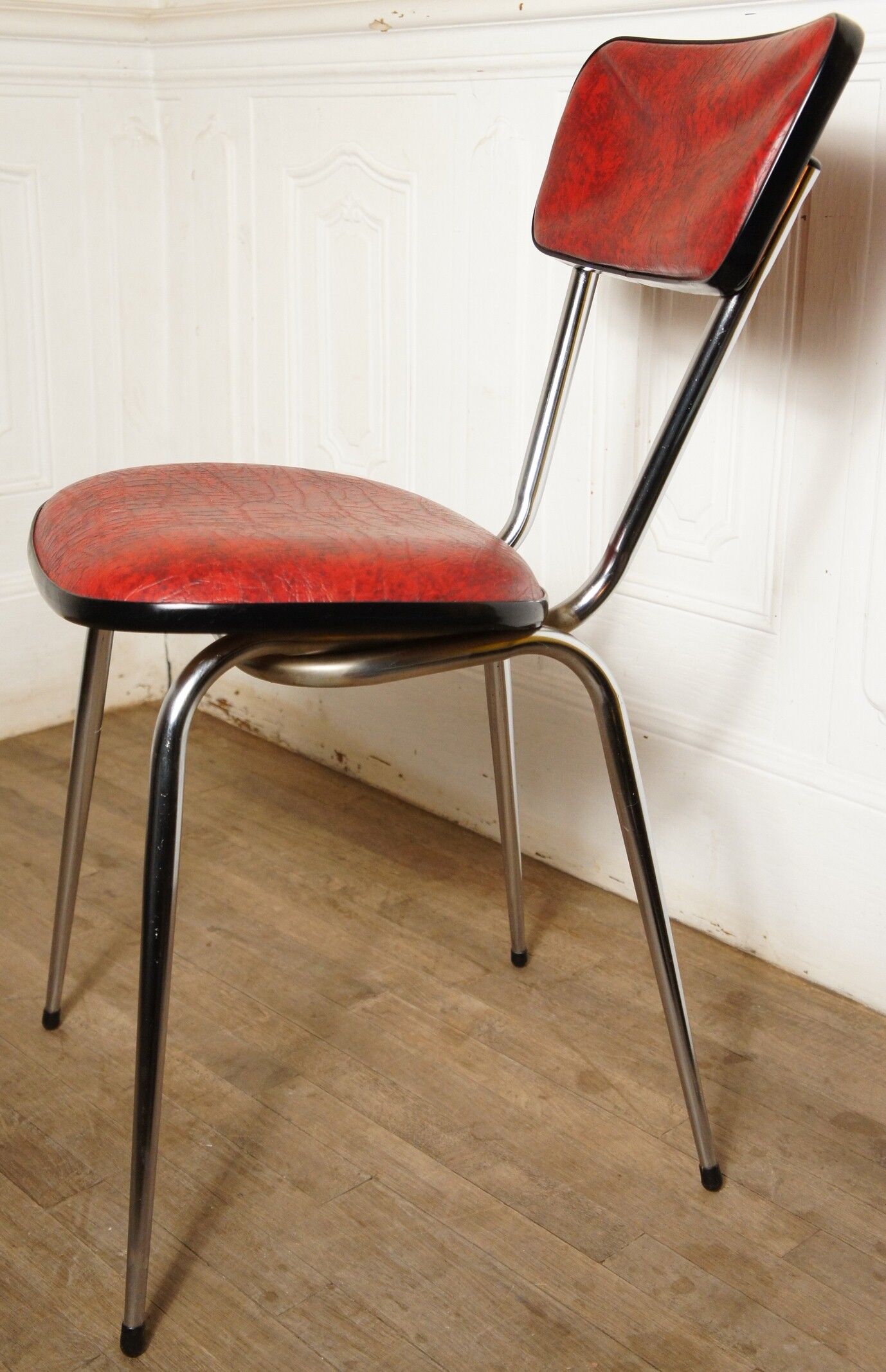 Red skai chair