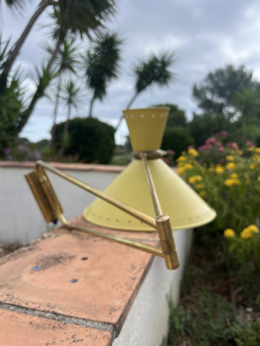 Diabolo wall lamp lunel yellow in the style of René Mathieu Guariche, star sheet metal.