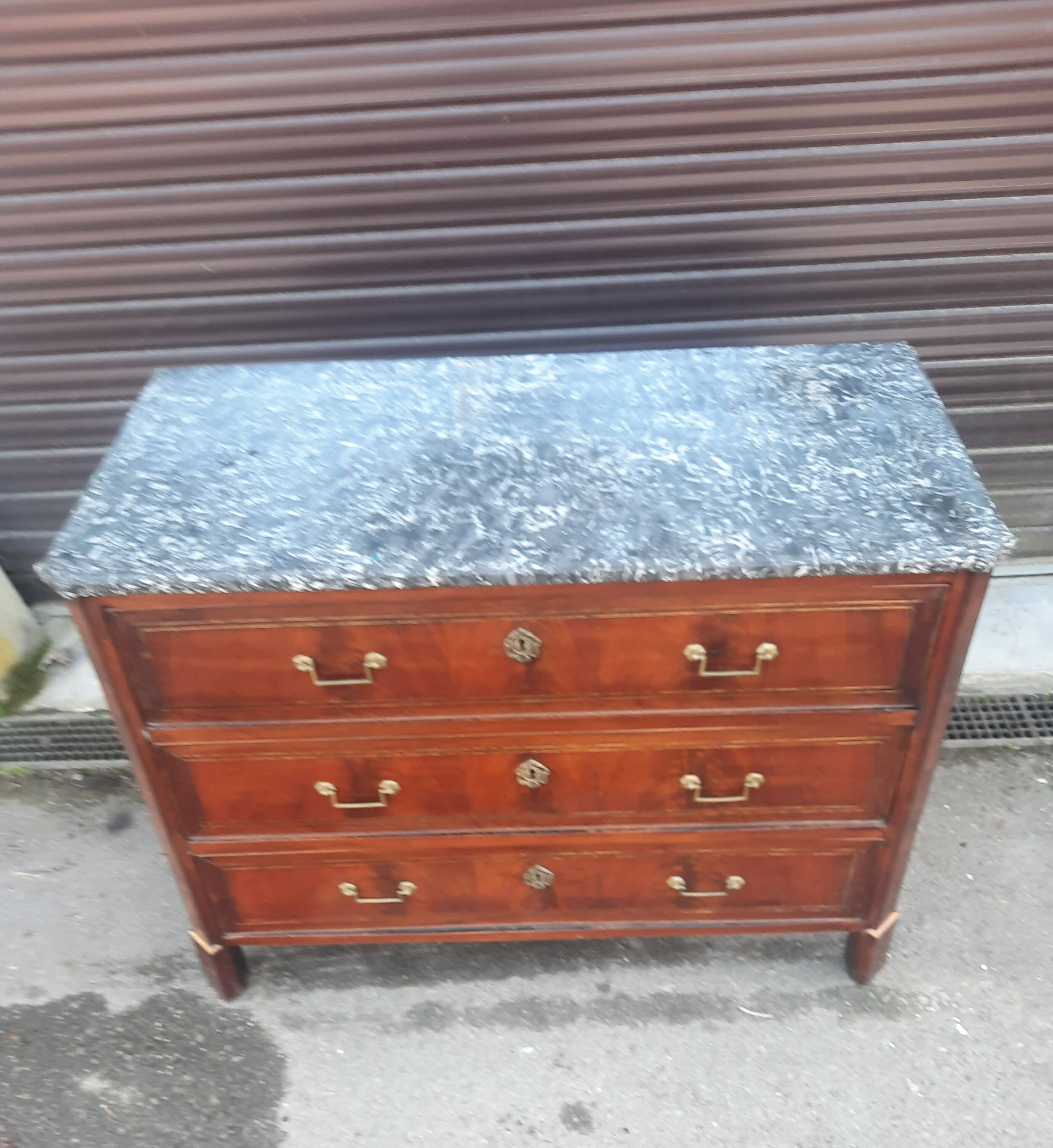 Mahogany chest of drawers from the nineteenth century