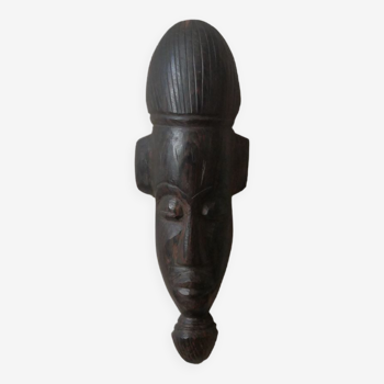 Masque en bois sculpté , art africain , objet de décoration tribal