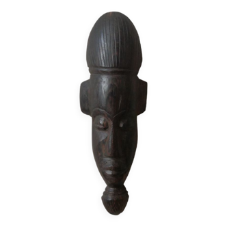 Masque en bois sculpté , art africain , objet de décoration tribal