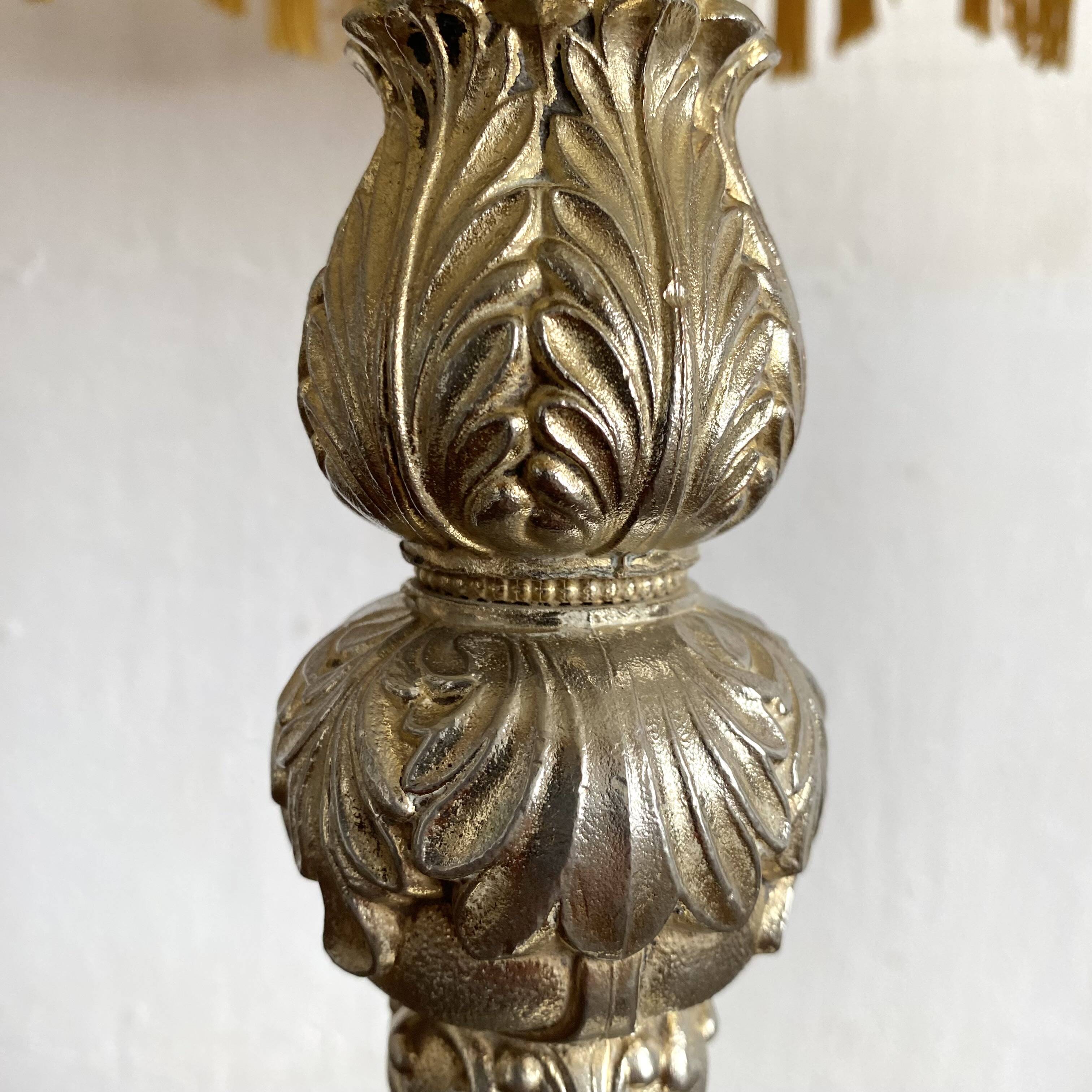 56 cm retro lamp in silver metal with fringed lampshade