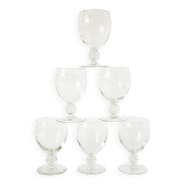 Set of 6 small wine glasses with intricately carved stems in engraved crystal, Art Nouveau