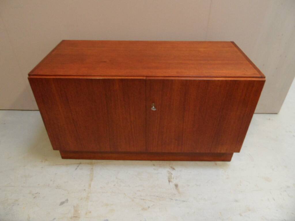 Mid Century 2 doors cabinet 1960's