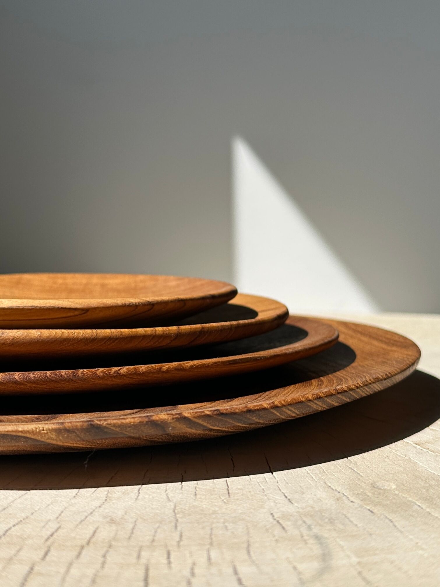 Set of 4 flat monoxyl teak trays