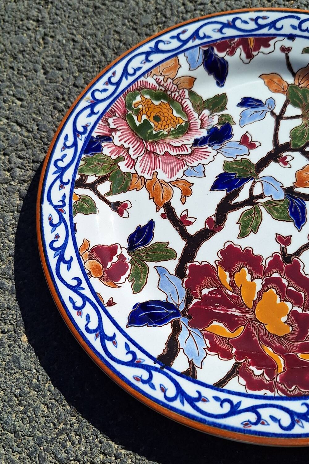 Hand-painted Gien earthenware plate/dish