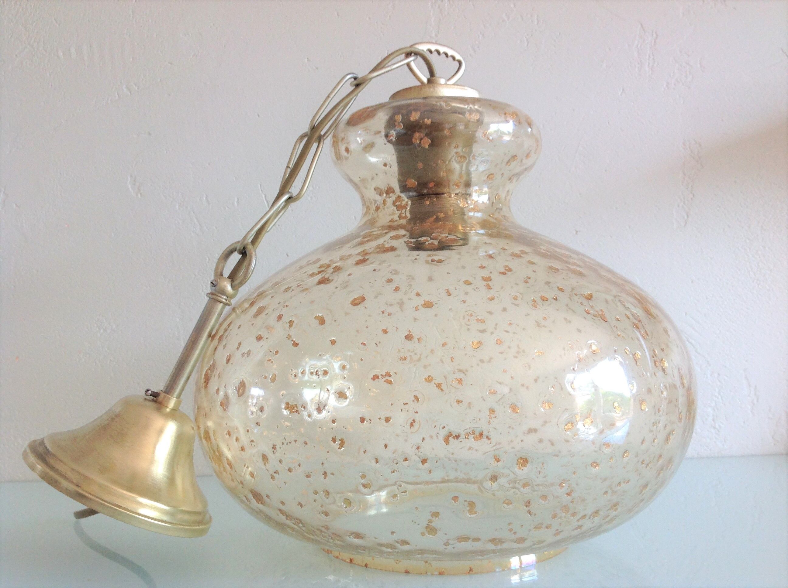 Suspension globe en verre bullé ambré et pailleté /vintage années 60-70