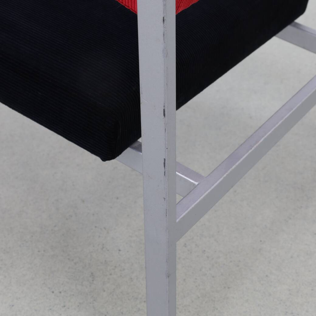 Fauteuil minimaliste, modèle compact, années 1960