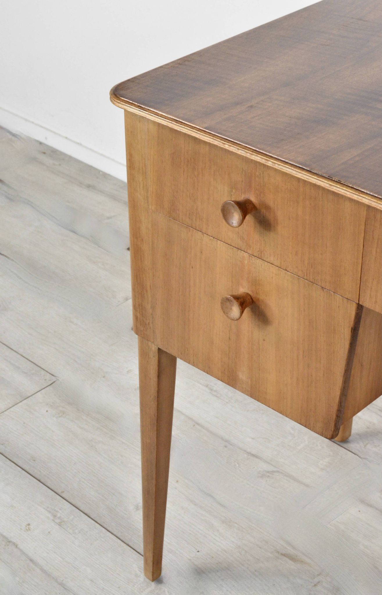 Bureau / Table console en noyer et hêtre Gordon Russell du milieu du siècle. Vintage Mo