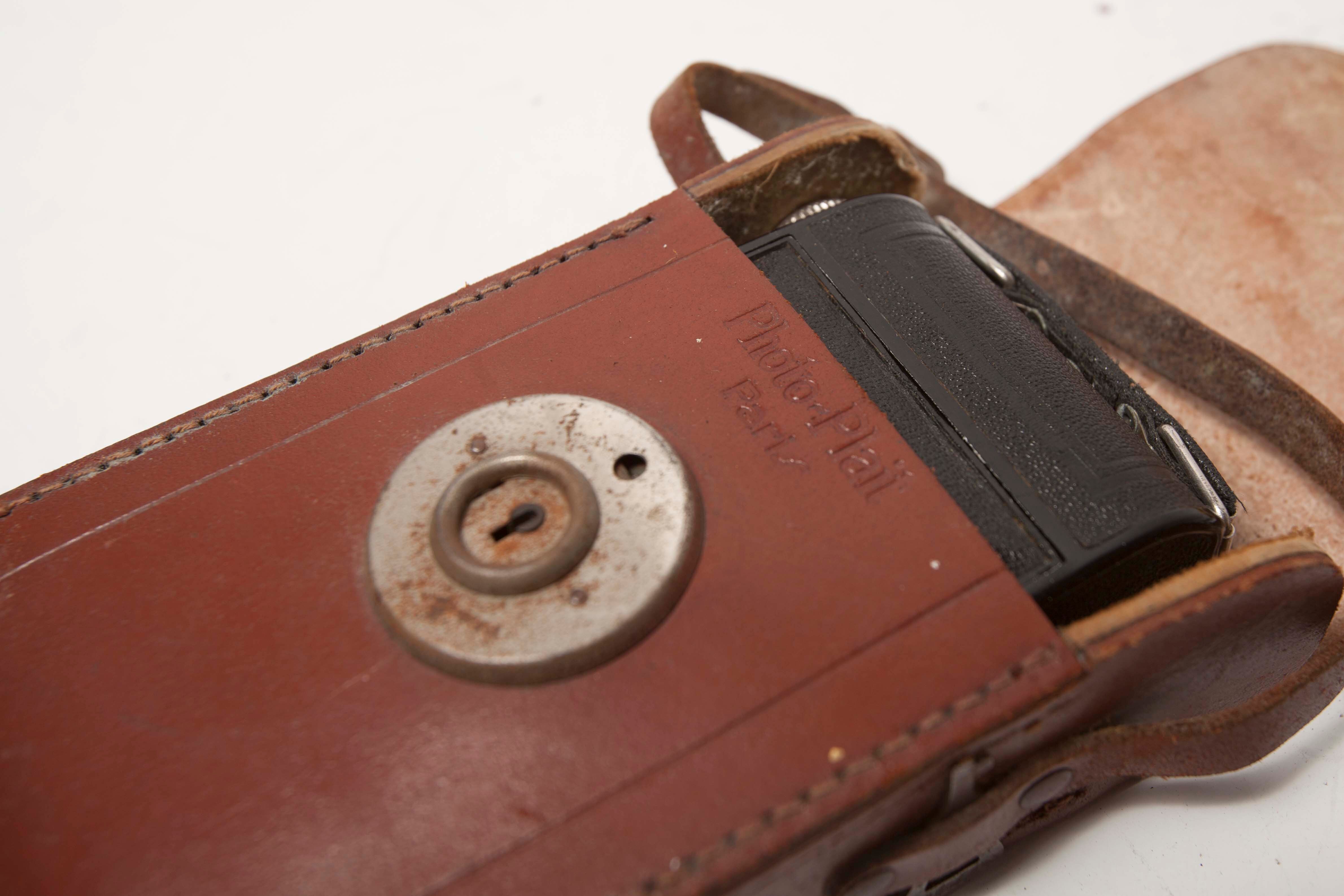 Camera pleases 1930 with photo foot