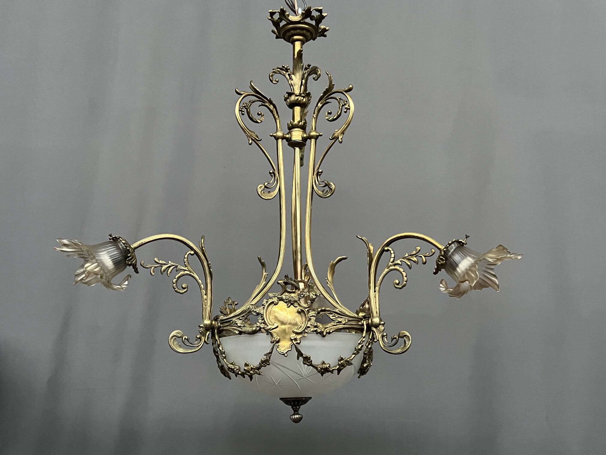 Louis XV style chandelier. Solid bronze, crystal.