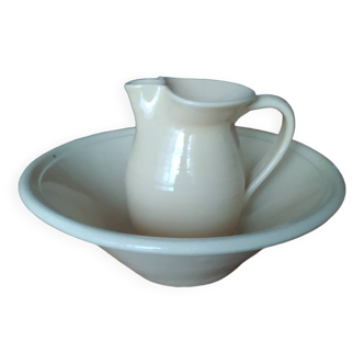 Basin and pitcher set