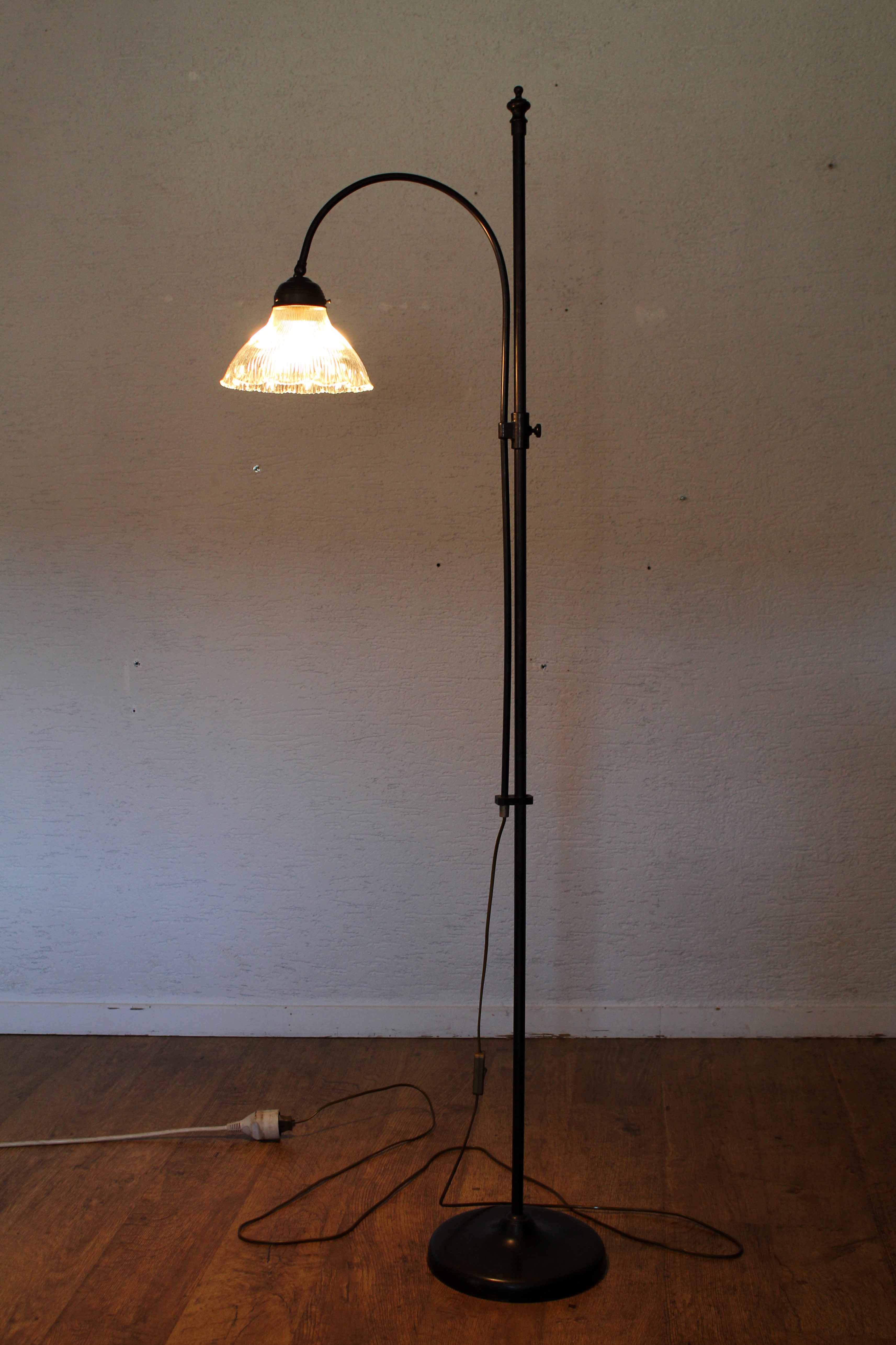 Lampadaire col de cygne